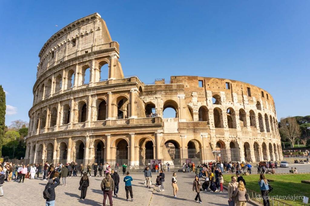 Banner Italia y el vaticano